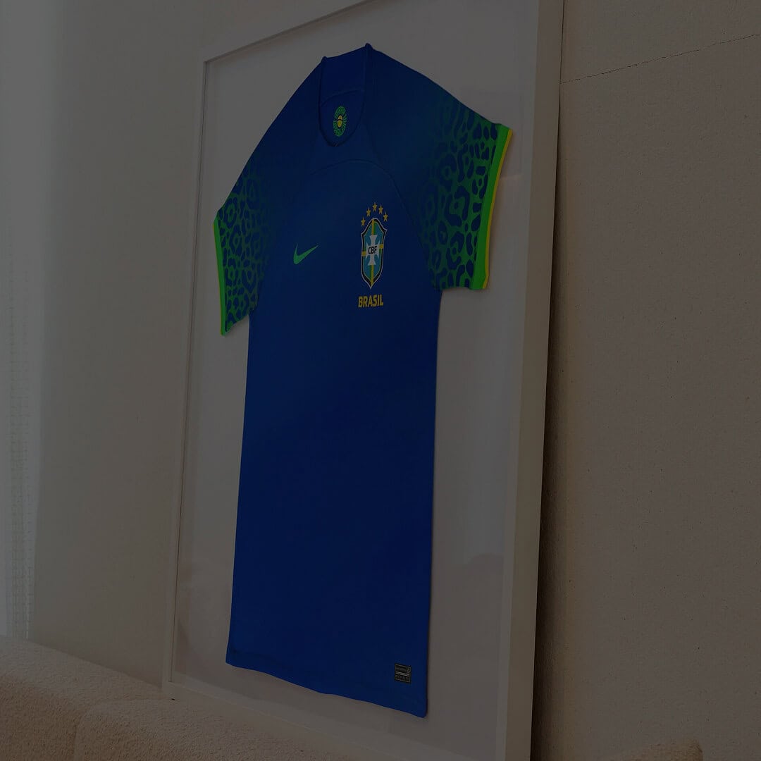 Exemplo de camisas e colecionáveis